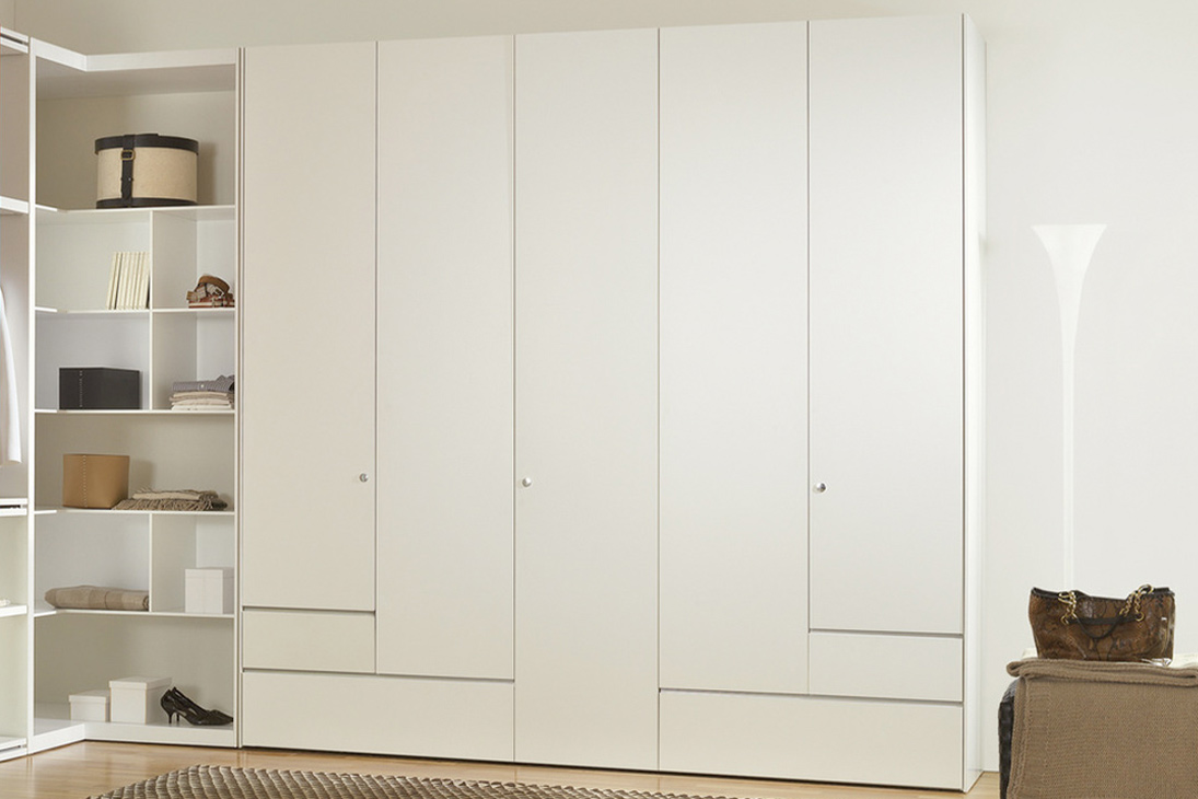 STEP 5-TÜRER Kleiderschrank